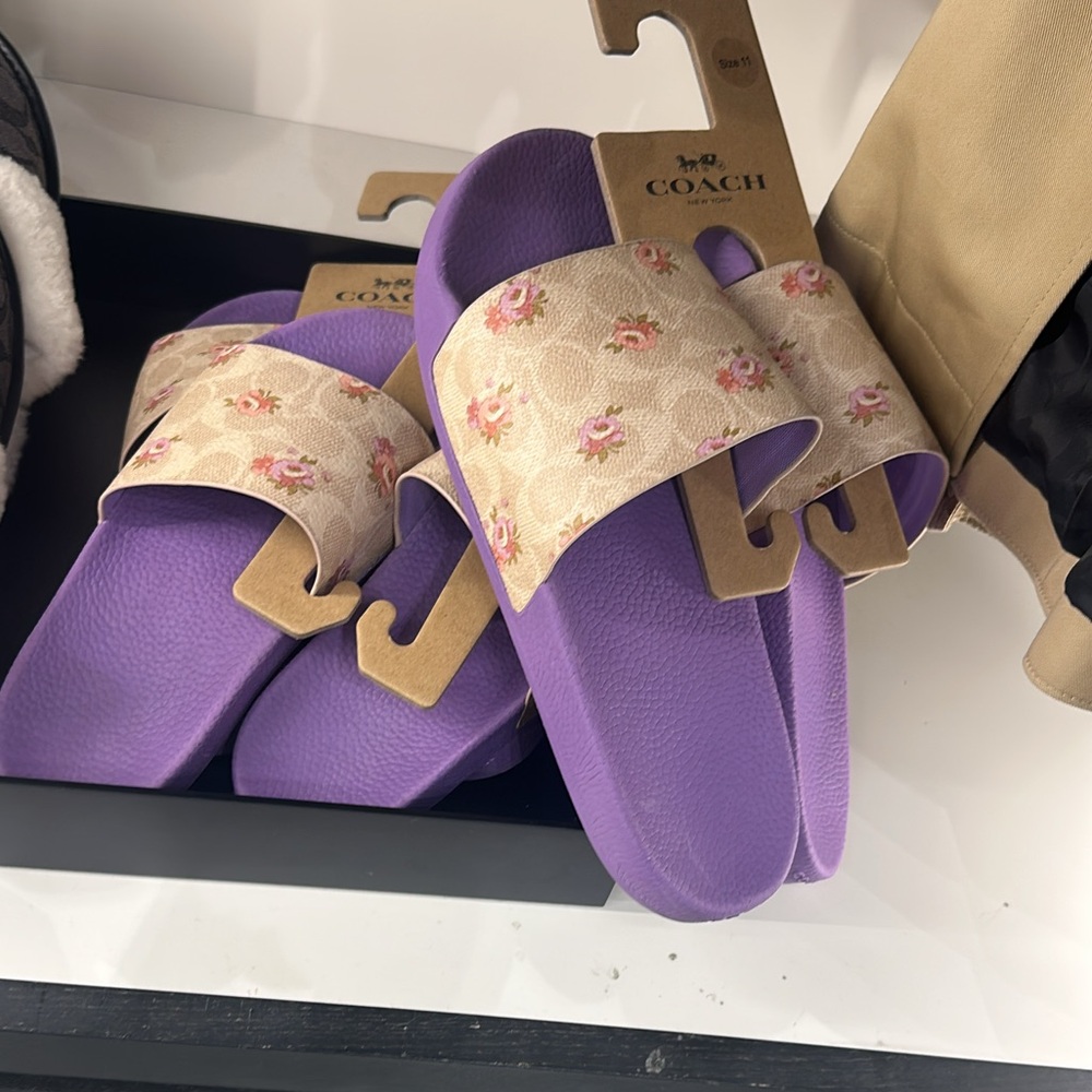 NWT Coach Udele Sport Slide
In Signature Canvas With Floral Print 💜 - Picture 10 of 12